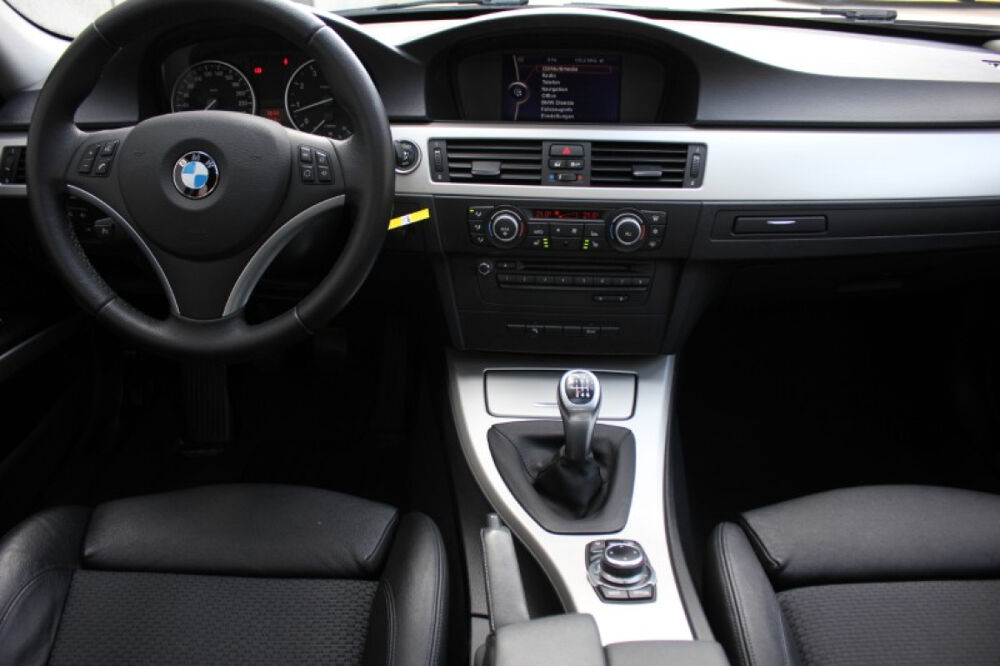 S&eacute;rie 3 320i 170ch 1MAIN/TOITOUVR/SIEGCHAUF/REGVIT/BLTH/XENON/JA/GAR 2011 occasion 59280 Armenti&egrave;res