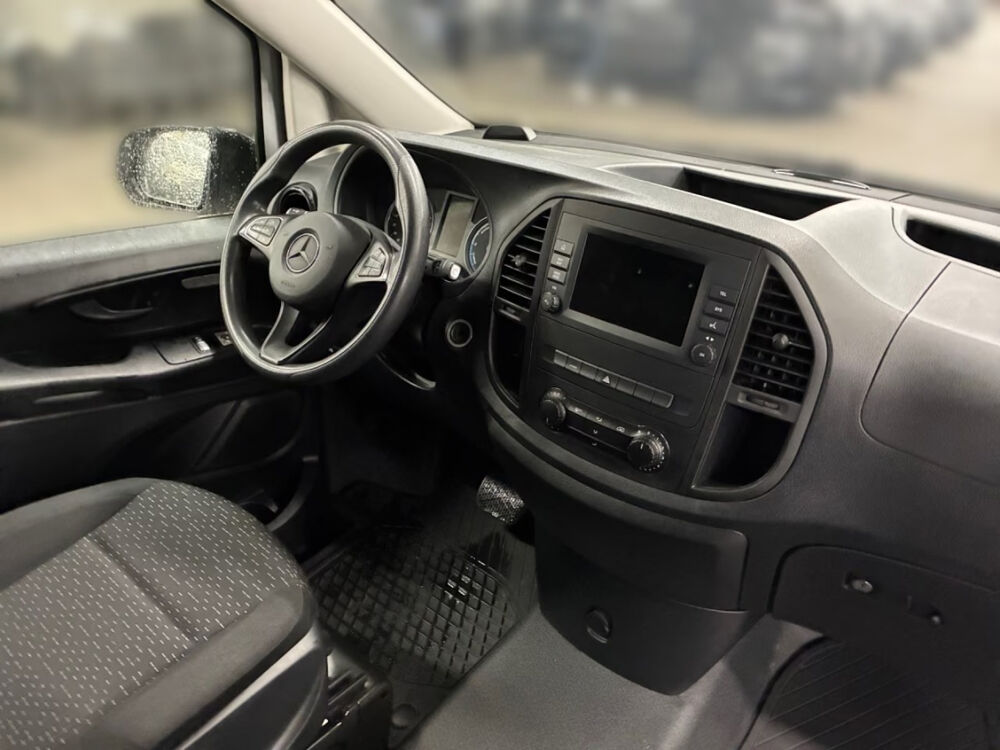 Vito E VITO FOURGON 60 KWH EXTRA LONG FWD 2023 occasion 85600 Montaigu