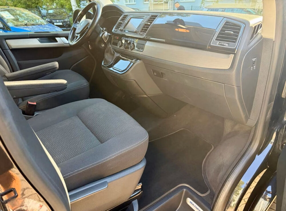 MULTIVAN Multivan 2.0 TDI 150 DSG7 2017 occasion 85600 Montaigu