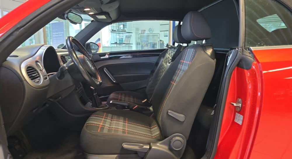 COCCINELLE II Coccinelle Cabriolet 2.0 TDI 150 club 2016 occasion 85600 Montaigu