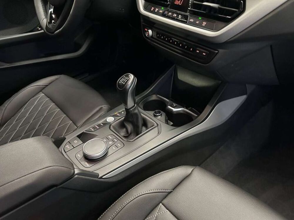 S&eacute;rie 1 116i 109ch CUIR/REGVIT/CARPLAY/PARKSENSOR/JA/GAR12MOIS 2023 occasion 59280 Armenti&egrave;res