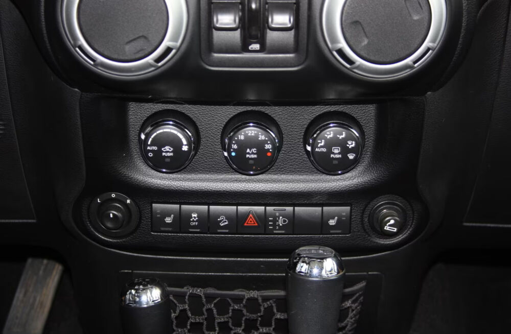 Wrangler 2.8 CRD 200 Unlimited Sahara A 2014 occasion 85600 Montaigu