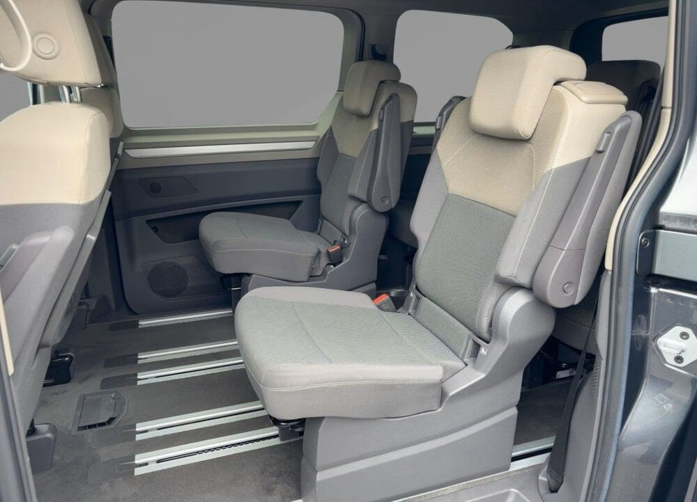 MULTIVAN Multivan Court 1.4 eHybrid 218 DSG6 Life 2022 occasion 85600 Montaigu