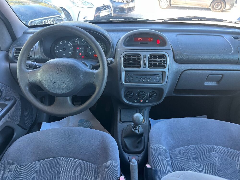 Clio 1.9 dti 80ch Moteur chang&eacute; 2000 occasion 84000 AVIGNON