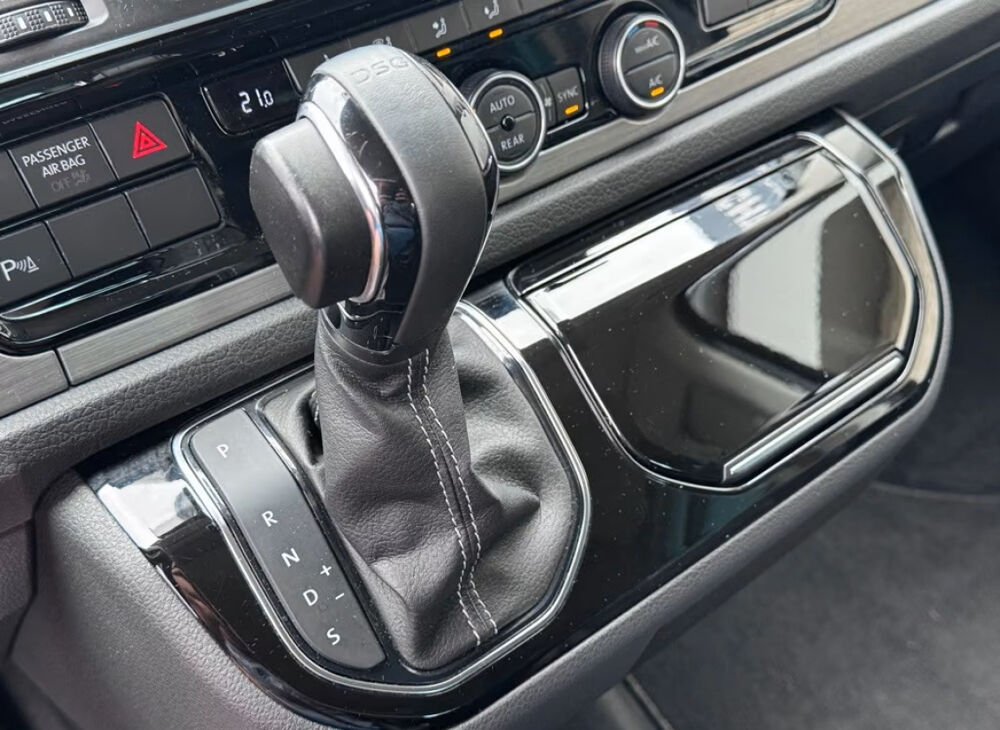 MULTIVAN Multivan 2.0 TDI 150 DSG7 70 Jahre Bulli 2018 occasion 85600 Montaigu