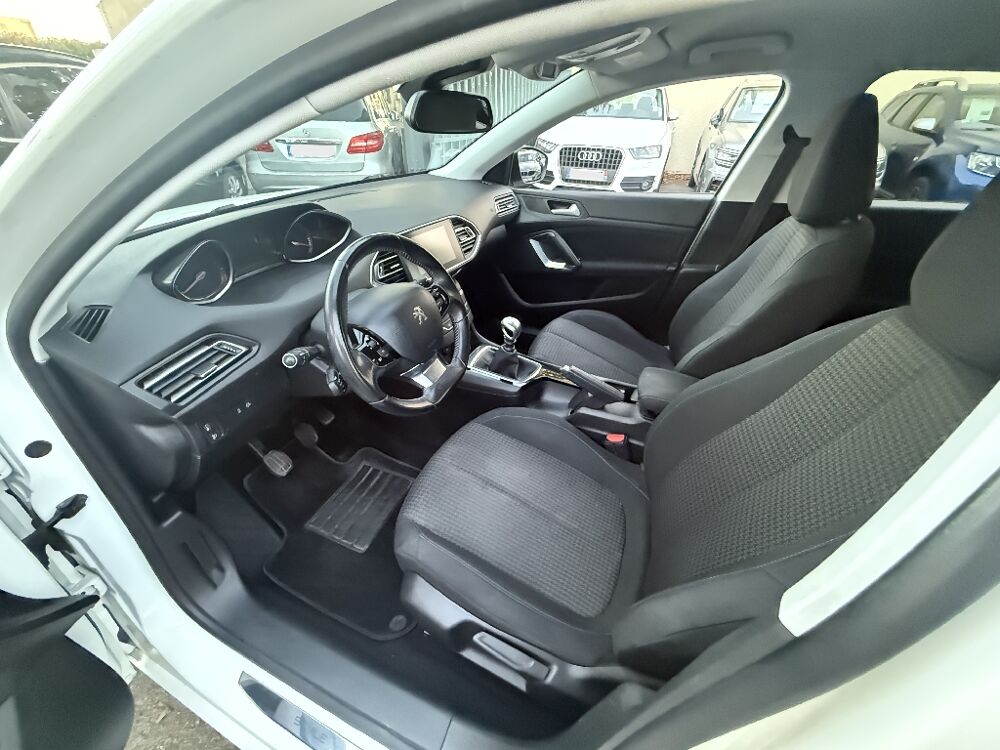 308 PureTech 110ch Style 2019 occasion 30000 N&icirc;mes