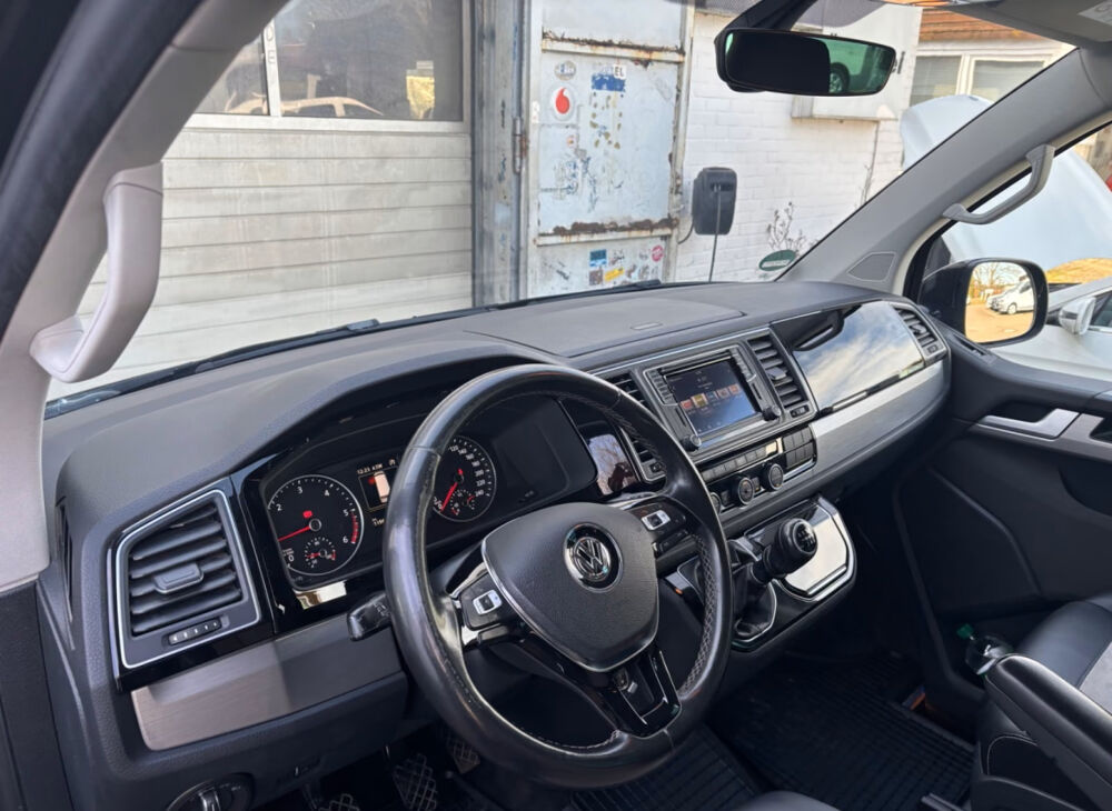 MULTIVAN Multivan 2.0 TDI 150 G&eacute;n&eacute;ration Six 2015 occasion 85600 Montaigu