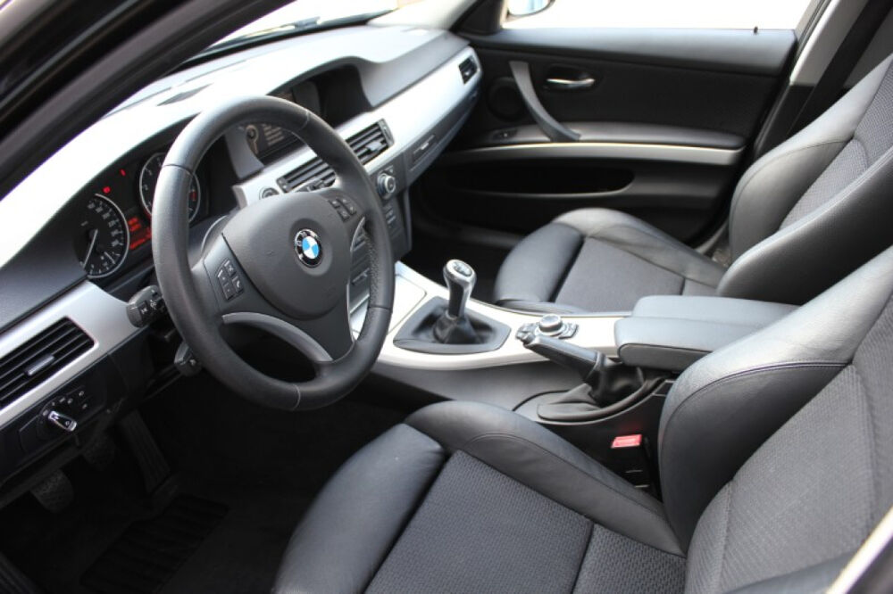 S&eacute;rie 3 320i 170ch 1MAIN/TOITOUVR/SIEGCHAUF/REGVIT/BLTH/XENON/JA/GAR 2011 occasion 59280 Armenti&egrave;res