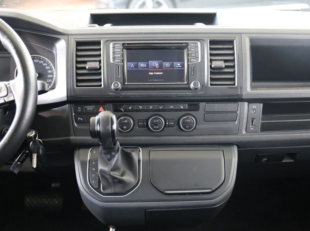 MULTIVAN Multivan 2.0 TDI 150 DSG7 2017 occasion 85600 Montaigu