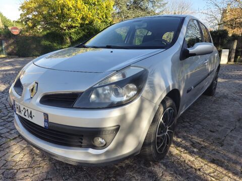 Renault Clio 1.6 16V 110 Confort Dynamique A 2006 occasion Poissy 78300