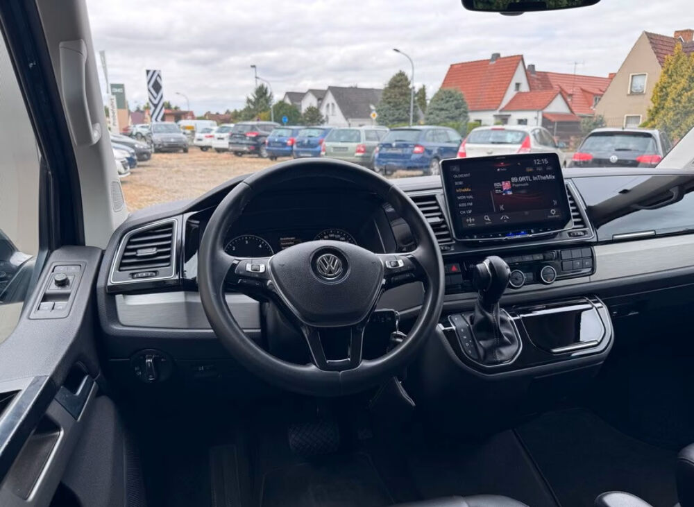 MULTIVAN Multivan 2.0 TDI 150 DSG7 70 Jahre Bulli 2018 occasion 85600 Montaigu
