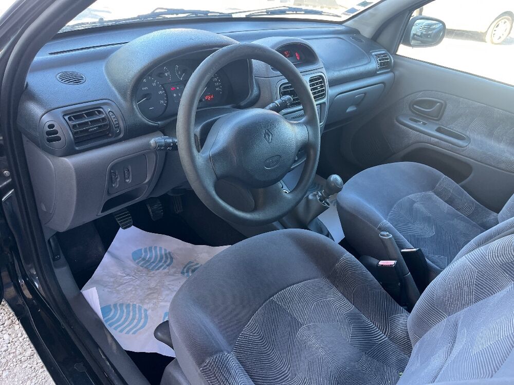 Clio 1.9 dti 80ch Moteur chang&eacute; 2000 occasion 84000 AVIGNON