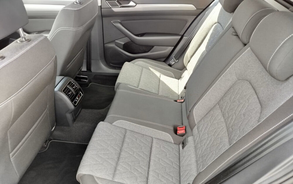 Passat SW 2.0 TDI 150 DSG7 R-Line 2023 occasion 85600 Montaigu