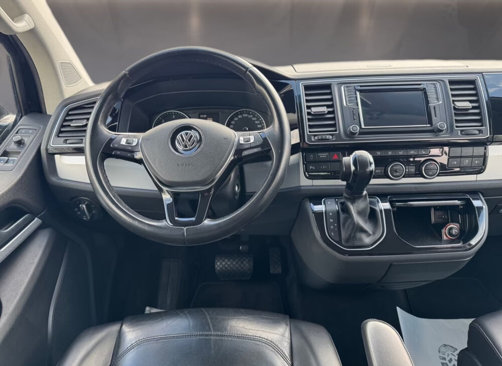 MULTIVAN Multivan 2.0 TDI 150 DSG7 HIGHLINE 2016 occasion 85600 Montaigu