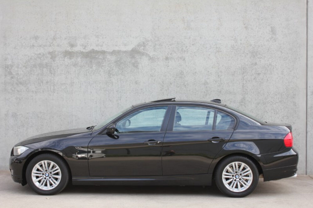 S&eacute;rie 3 320i 170ch 1MAIN/TOITOUVR/SIEGCHAUF/REGVIT/BLTH/XENON/JA/GAR 2011 occasion 59280 Armenti&egrave;res