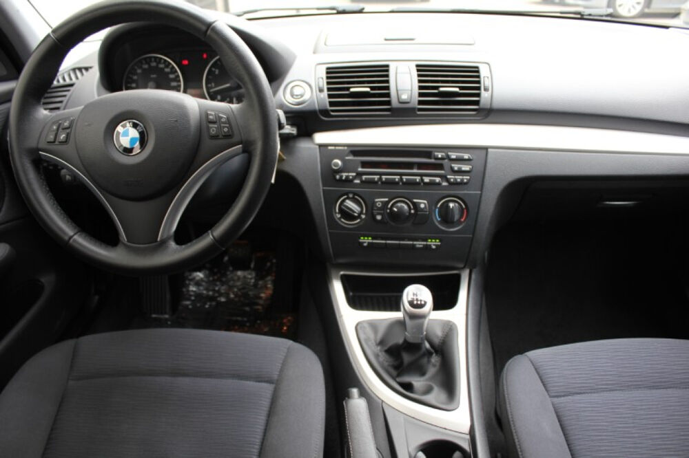 S&eacute;rie 1 116i 2.0 122ch SIEGCHAUF/REGVIT/PARKSENSOR/JA/GAR12MOIS 2011 occasion 59280 Armenti&egrave;res