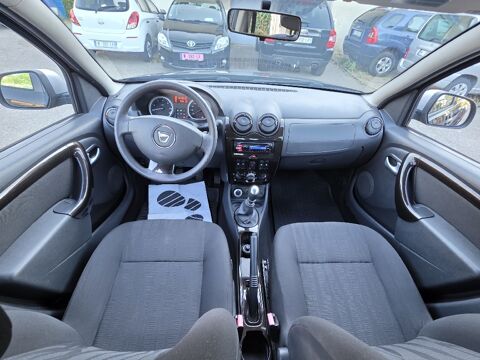 Duster 1.6 16v 105 4x4 Laur&eacute;ate 2010 occasion 38190 BERNIN