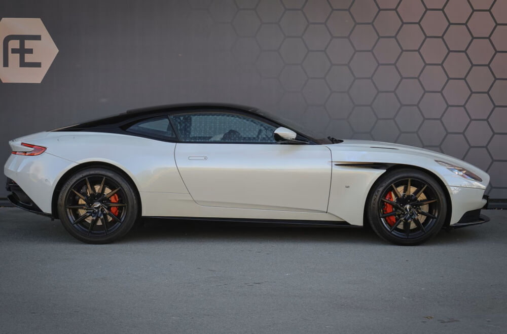 DB11 Coup&eacute; 5.2 Biturbo V12 2017 occasion 85600 Montaigu