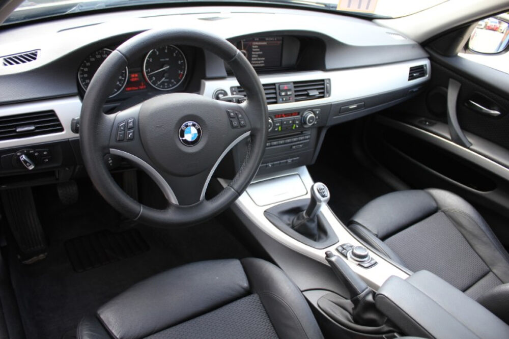 S&eacute;rie 3 320i 170ch 1MAIN/TOITOUVR/SIEGCHAUF/REGVIT/BLTH/XENON/JA/GAR 2011 occasion 59280 Armenti&egrave;res