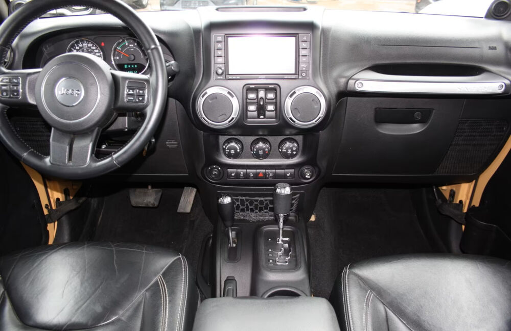 Wrangler 2.8 CRD 200 Unlimited Sahara A 2014 occasion 85600 Montaigu