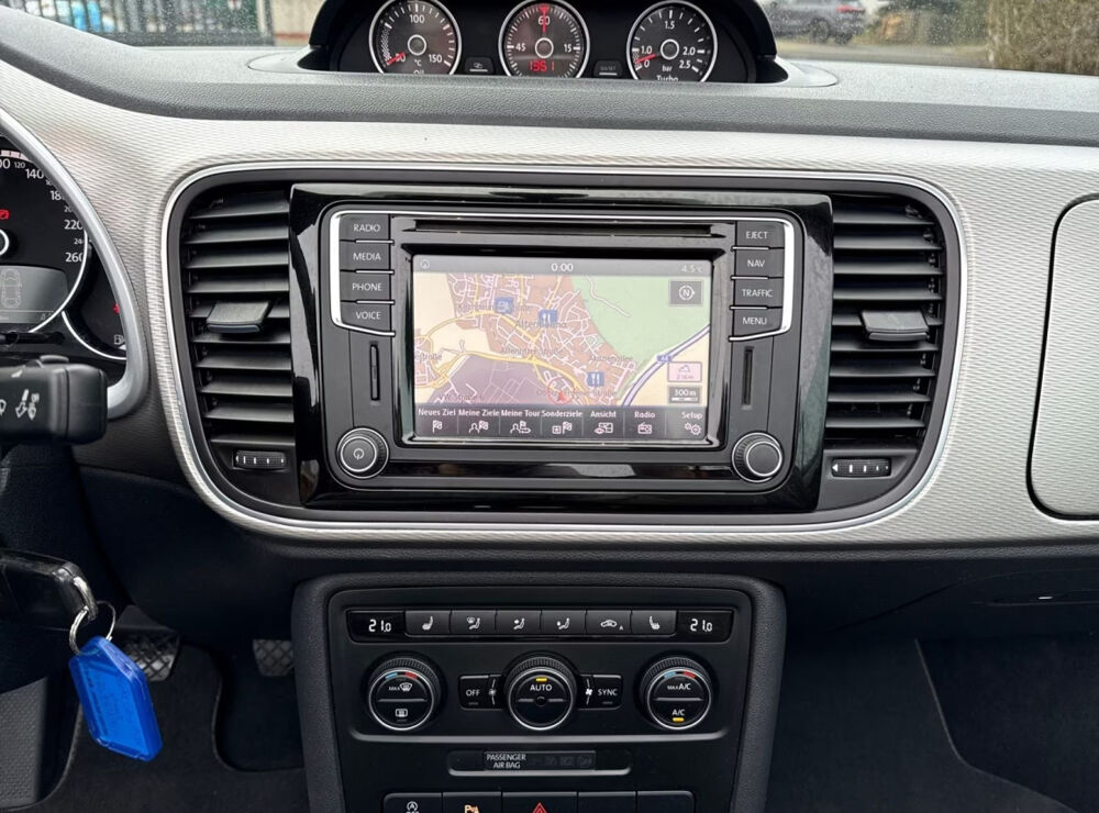 COCCINELLE II Coccinelle Cabriolet 1.4 TSI 150 club garantie 12 mois 2016 occasion 85600 Montaigu