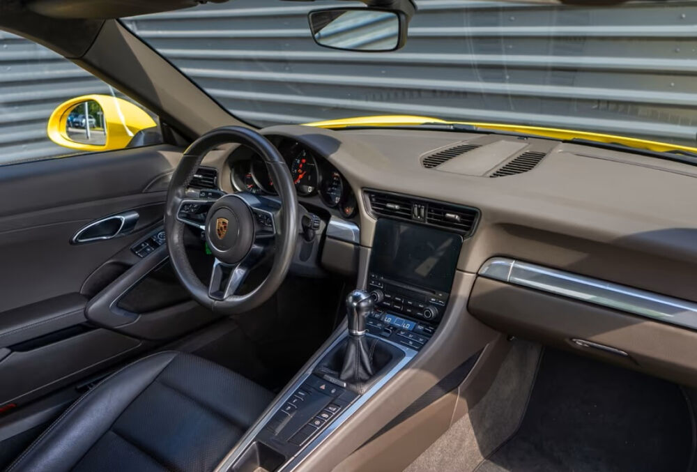 911 Carrera 3.2 911 Carrera Coup&eacute; 3.0i 370 2017 occasion 85600 Montaigu