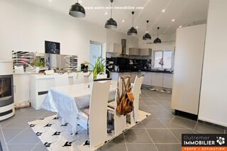 Vente Maison À VENDRE ? SPACIEUSE VILLA D?ENVIRON 250 m² ? LE TAMPON, 22? KM Le tampon