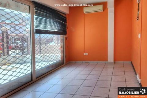   Local pro 67 m² + vitrine + parkings ? Sainte-Clotilde 