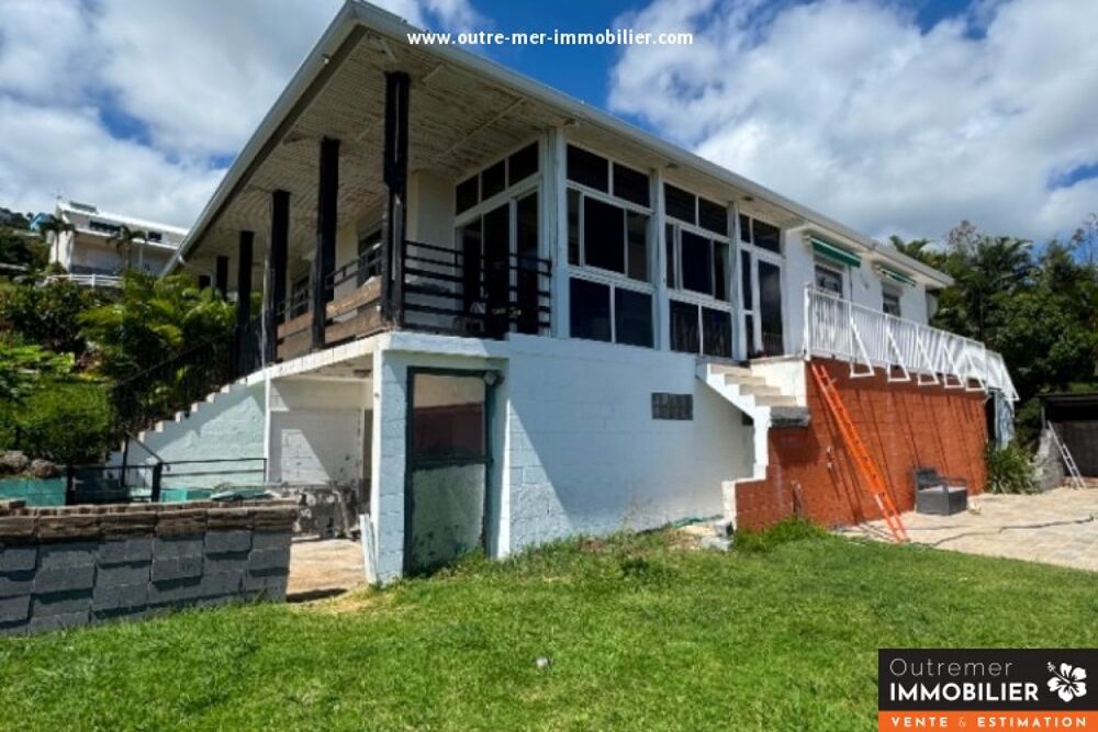 Découvrez une propriété rare de plus de 800 m² de terrain à Saint-Denis.