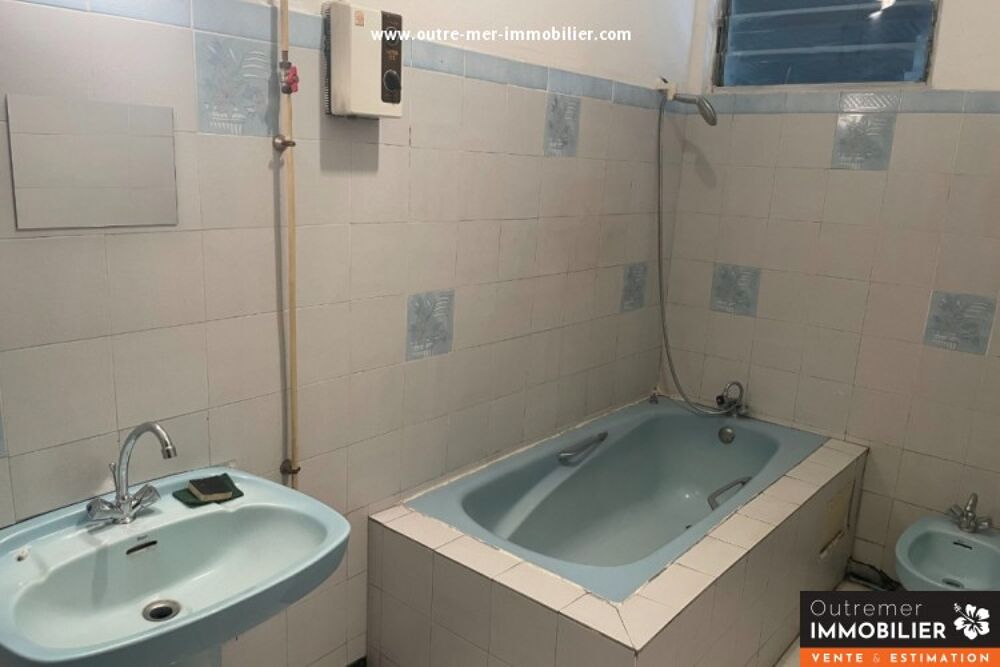 Vente Maison Grande maison et grand terrain Basse terre Saint Pierre Saint-pierre