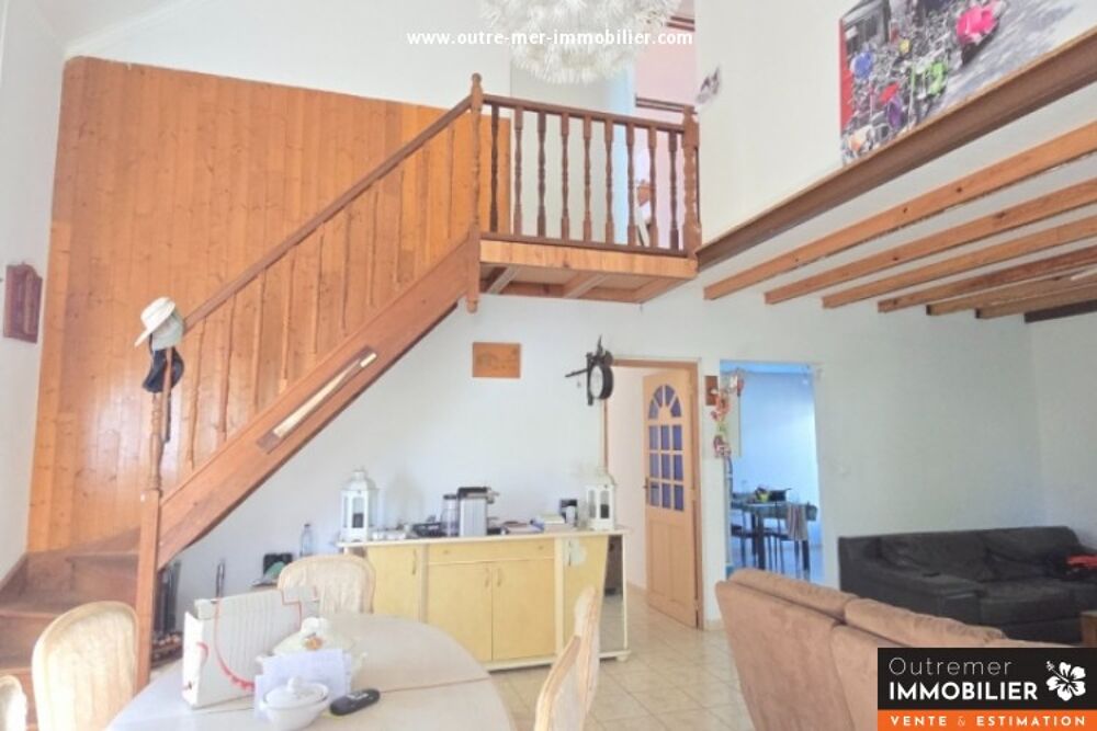 Vente Maison Maison de type T5/6 à Bois de Nèfles Sainte-Clotilde ? Environnement calme, beaux volumes et potentiel locatif Saint-denis
