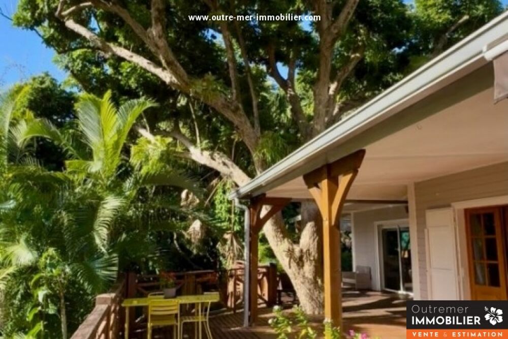 Villa de plain-pied avec piscine et vue mer dans un magnifique domaine de 12 000 m²