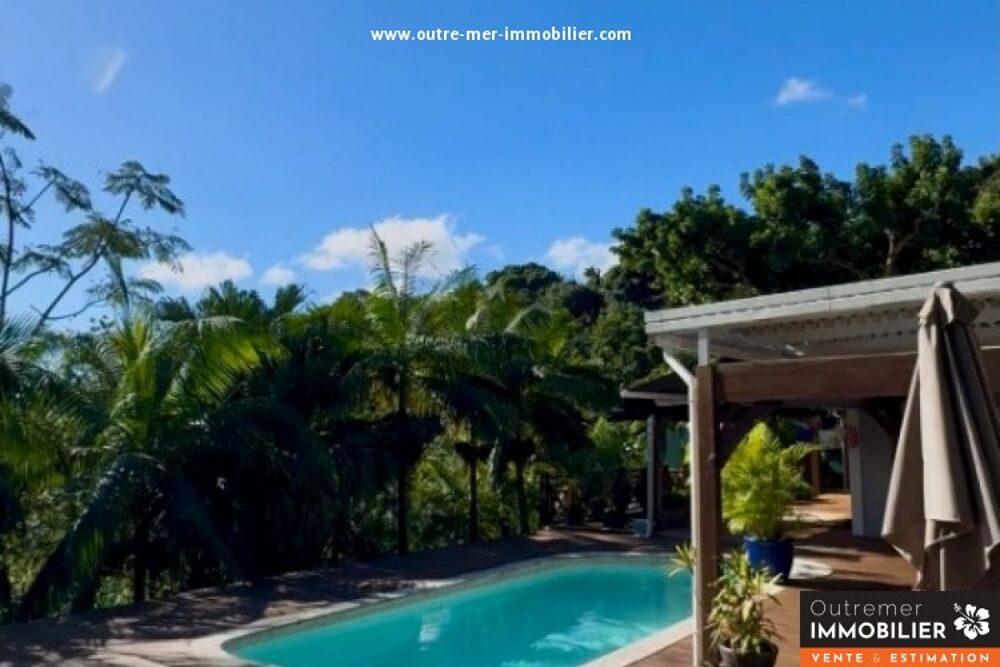 Villa de plain-pied avec piscine et vue mer dans un magnifique domaine de 12 000 m²