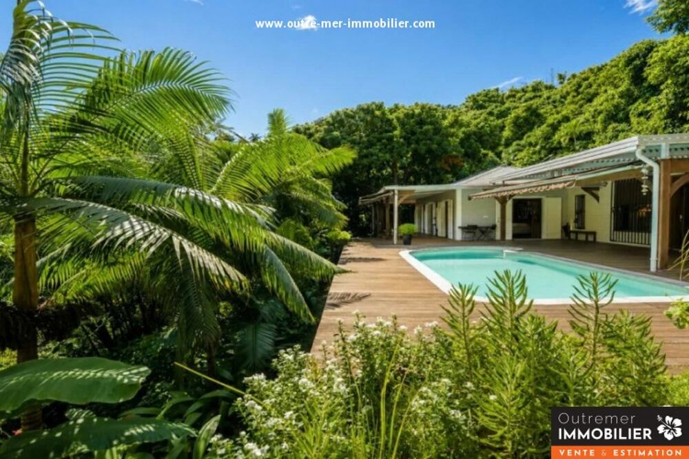 Villa de plain-pied avec piscine et vue mer dans un magnifique domaine de 12 000 m²