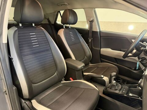 Stonic Kia stonic t-gdi 120cv mhev launch edition 2021 occasion 38500 La Buisse