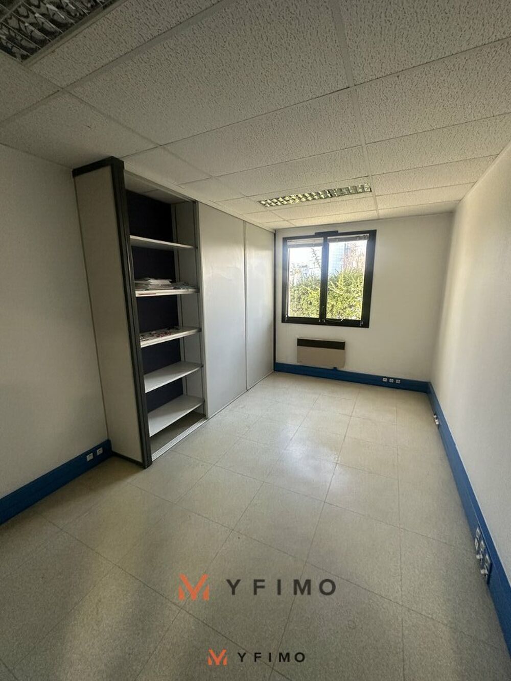   400 m2 BUREAUX EN RDC à LOUER Poissy