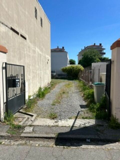   LOCAL COMMERCIAL à VENDRE 