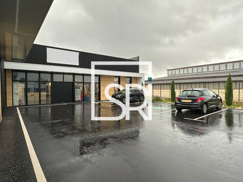 LOCAL COMMERCIAL &agrave; LOUER 3333 63300 Thiers