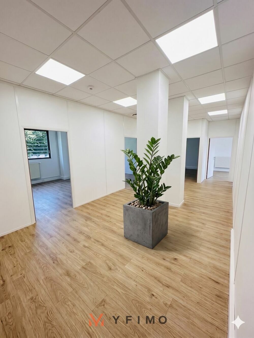   425 m2 ACTI LEGERE/BUREAUX PMR à LOUER Poissy