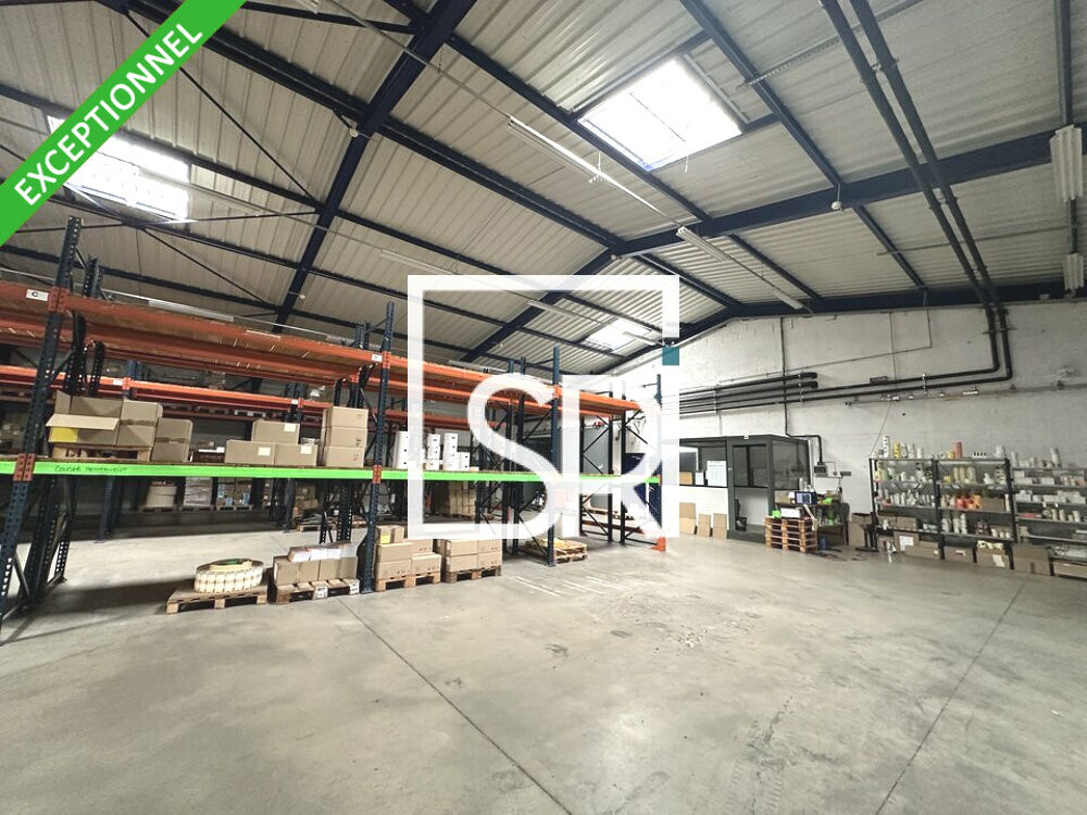   Entrepôt + bureaux + terrain à VENDRE 