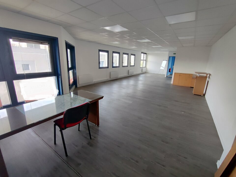 BUREAUX à LOUER 696 38070 Saint quentin fallavier