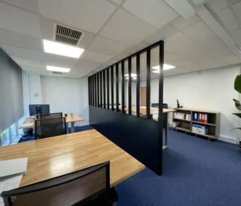 Bureaux &agrave; LOUER 1516 33700 Merignac