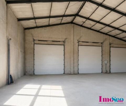   Entrepôt à VENDRE 