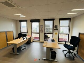   635 m2 BUREAUX PMR à VENDRE Montigny-le-bretonneux
