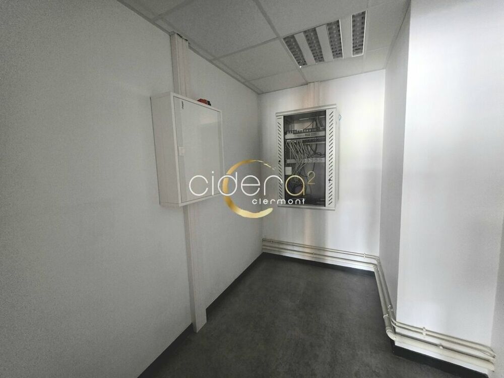   BUREAUX AVEC VITRINE à LOUER Clermont ferrand