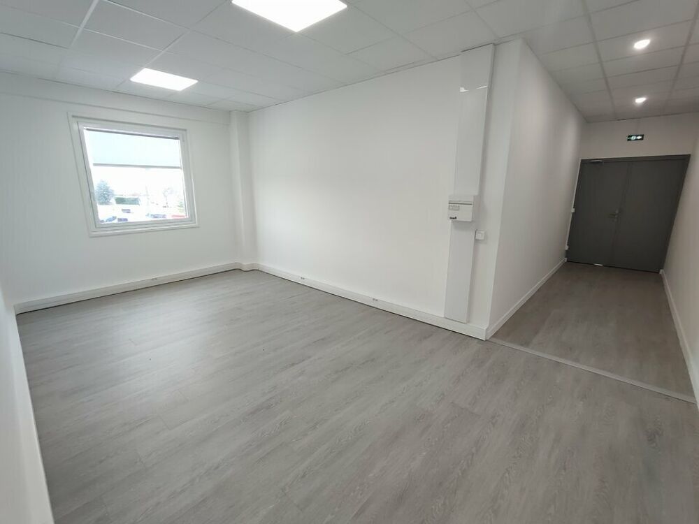   BUREAUX RENOVES  à LOUER Saint quentin fallavier