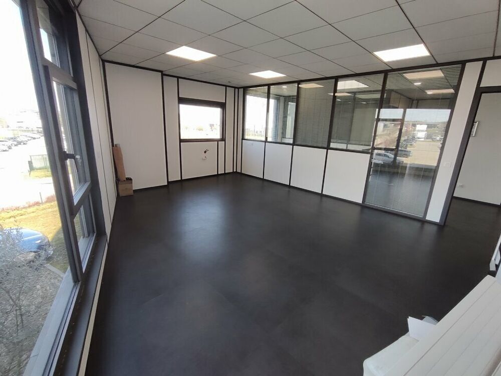   BUREAUX LUMINEUX à LOUER Vaulx milieu