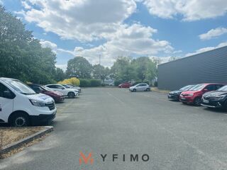   BATIMENT MIXTE 3 003 m2 à LOUER Poissy