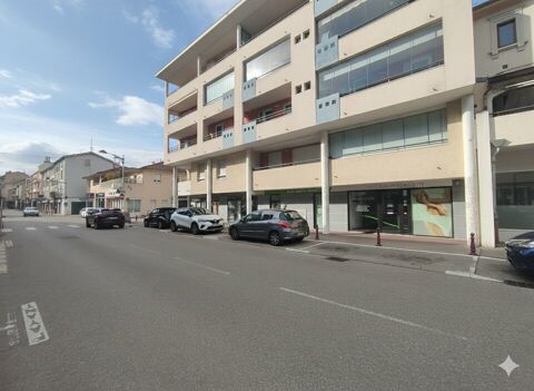 LOCAL COMMERCIAL &agrave; LOUER 1090 38300 Bourgoin-jallieu