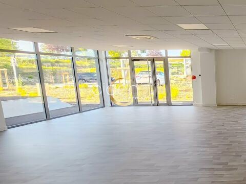   BUREAUX AVEC VITRINE à LOUER 